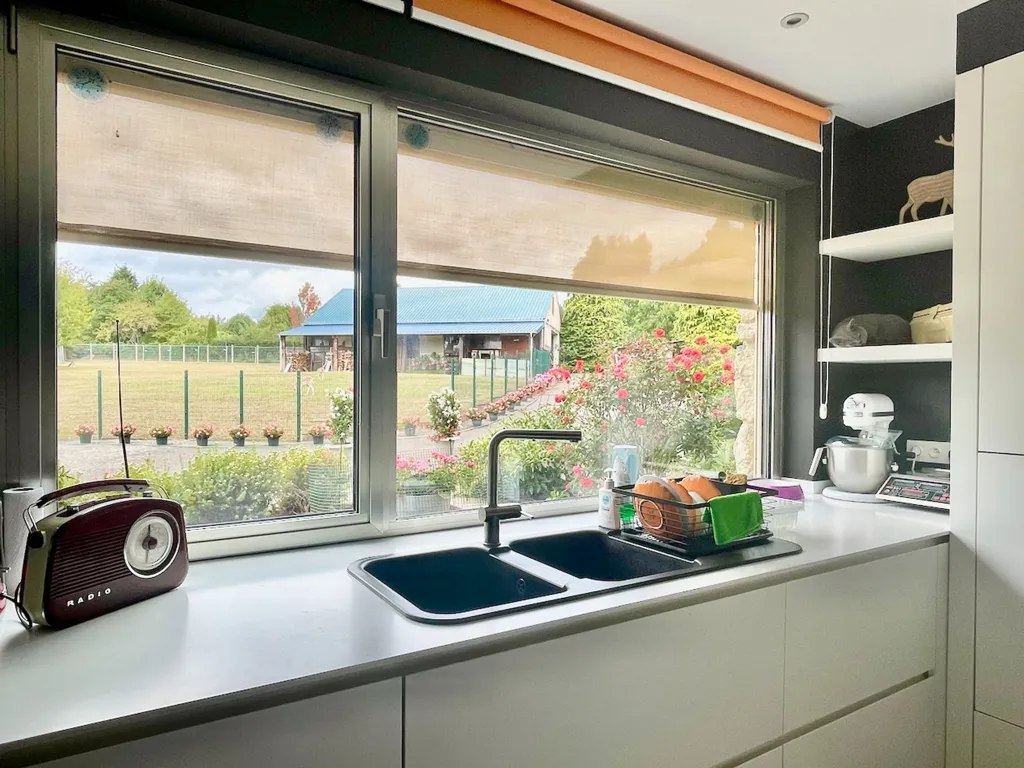 Cucina - Modernist Villa with Garden in Lasne