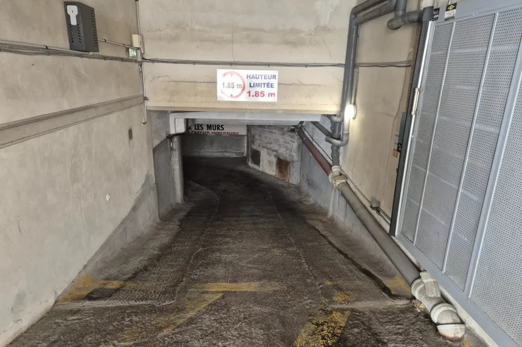 Garaaž - Parking Space in Nice's Quartier des Fleurs