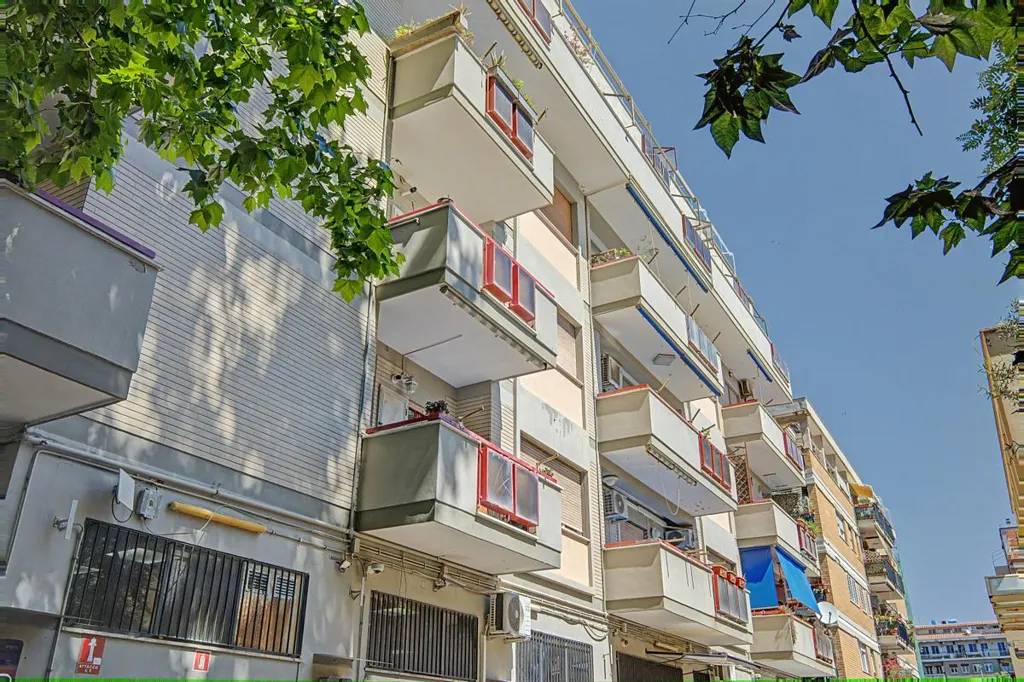 Välivaade - Triplex with Balcony in Ostia, Rome