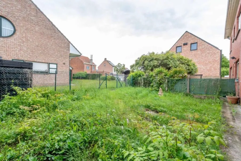 House to Renovate in Weerde Centre