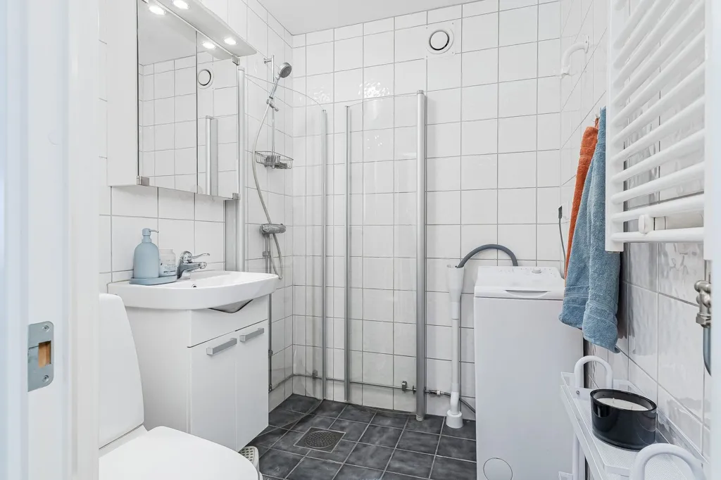 Salles de bain - Apartment with South-Facing Balcony in Sundsvall