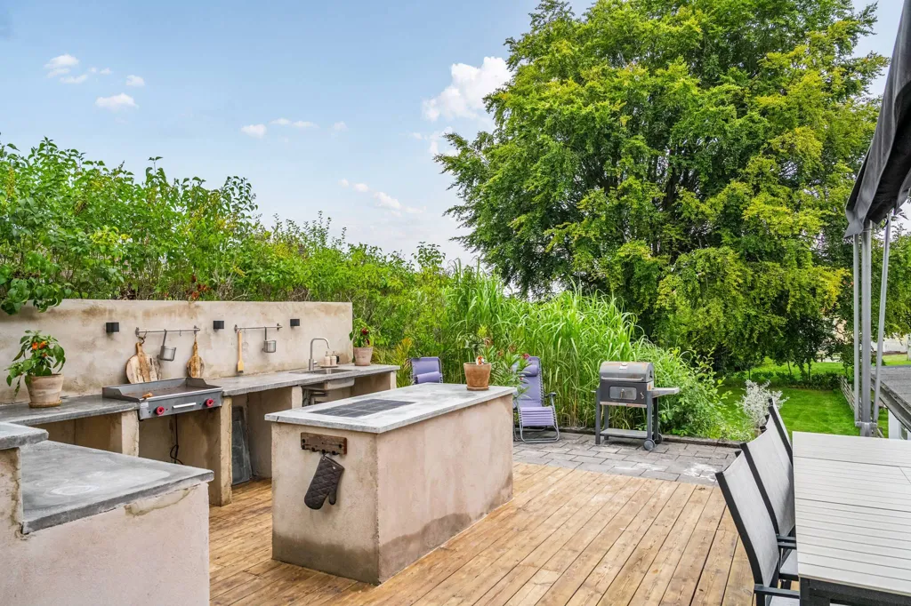 Terrasse - Generous Family Home with Development Potential in Tyringe