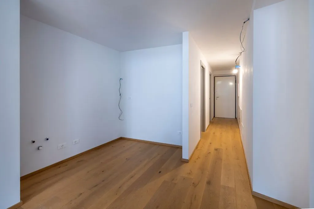 Esik - Luxury Flat in Historic Palazzo, Florence