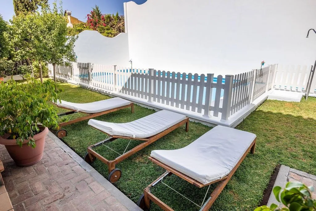 Piscina - Luxury Villa with Pool in Tomares