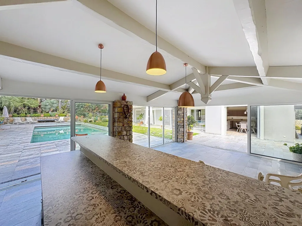 Terrasse - Villa Récemment Construite avec Piscine à Mougins