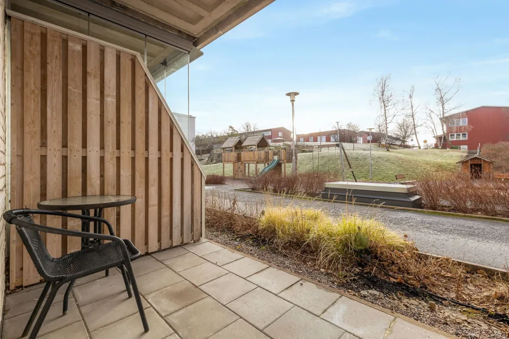 Balcon - 2-Bathroom Flat with Garden in Akalla