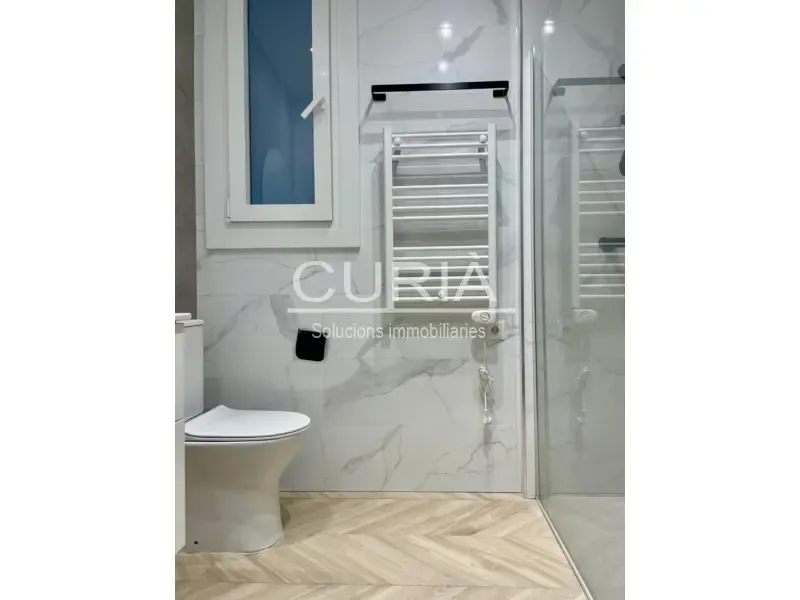 Salles de bain - Reformed Apartment with River View in Historic Centre
