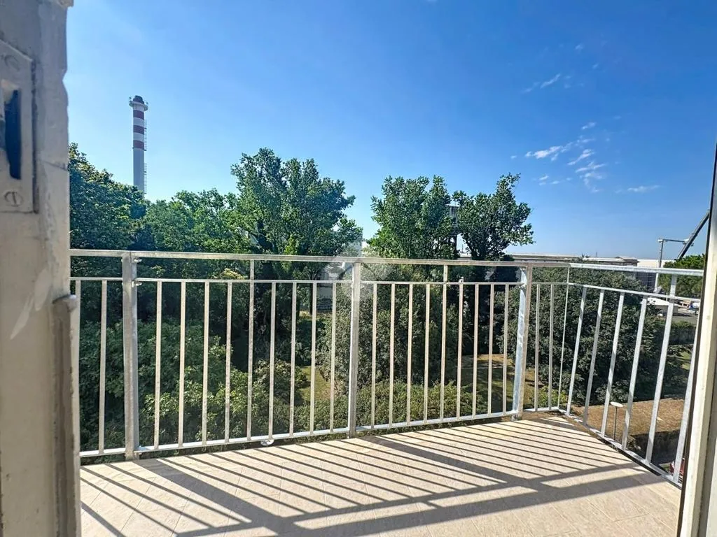Balcon - Spacious 4-Bedroom Apartment with Garage in Pisa