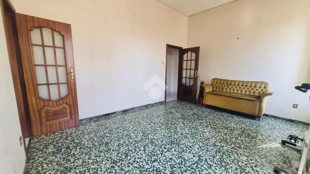 Séjour - Central Trilocale with Balcony in Torre Del Greco