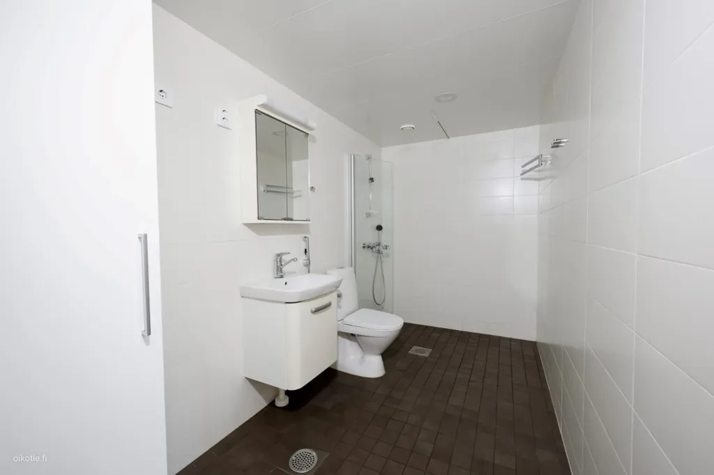 Vannitoad - Modern Studio with Balcony in Haaga, Helsinki
