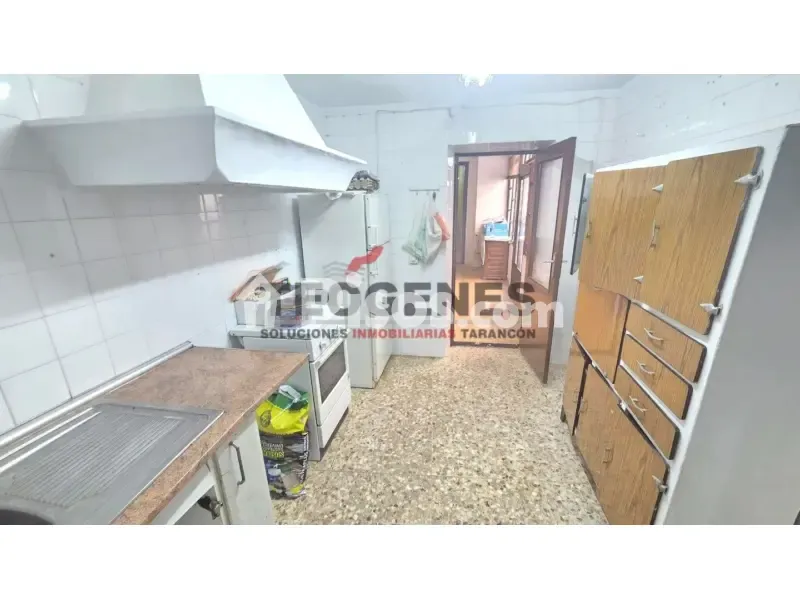 Cuisine - Traditional Chalet with Patio in Central Location
