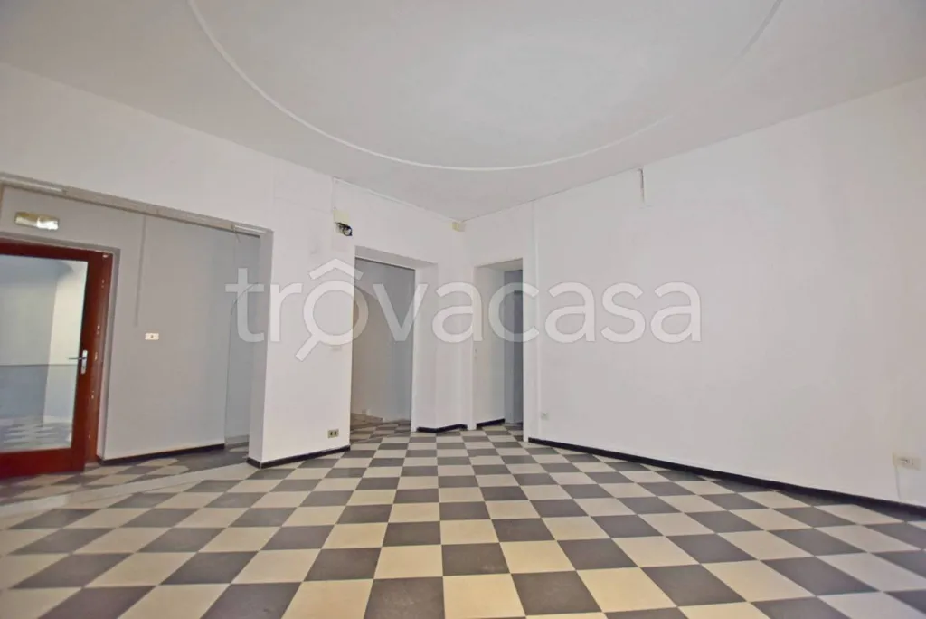 Pièces - Commercial Property with Balcony in Mondovì