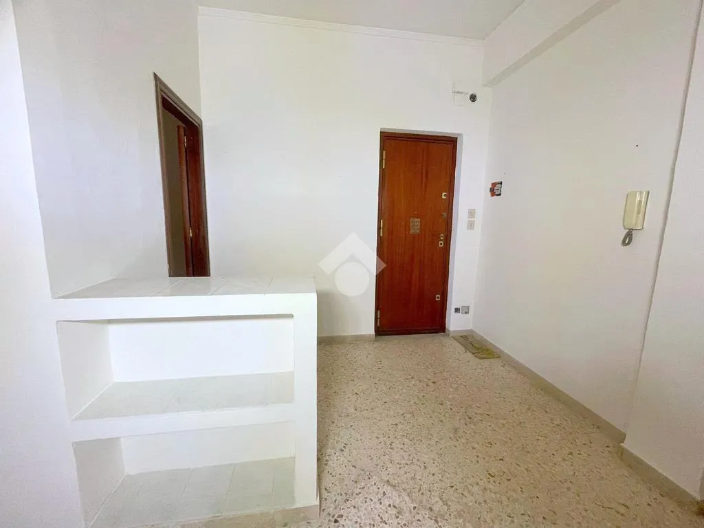 Esik - Three-Bedroom Flat with Balcony in Palermo