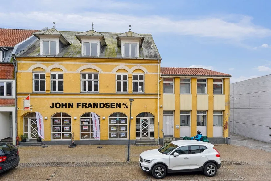 Välivaade - Commercial Property with Parking in Hammel Centre