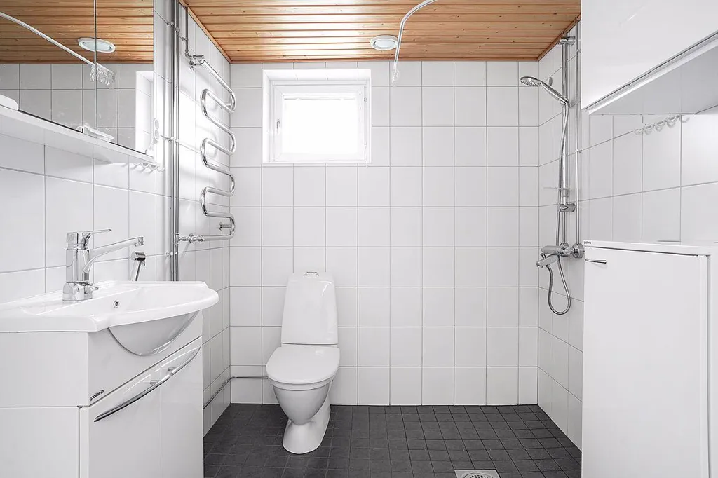 Salles de bain - Modern Flat with Balcony in Hermanni, Helsinki