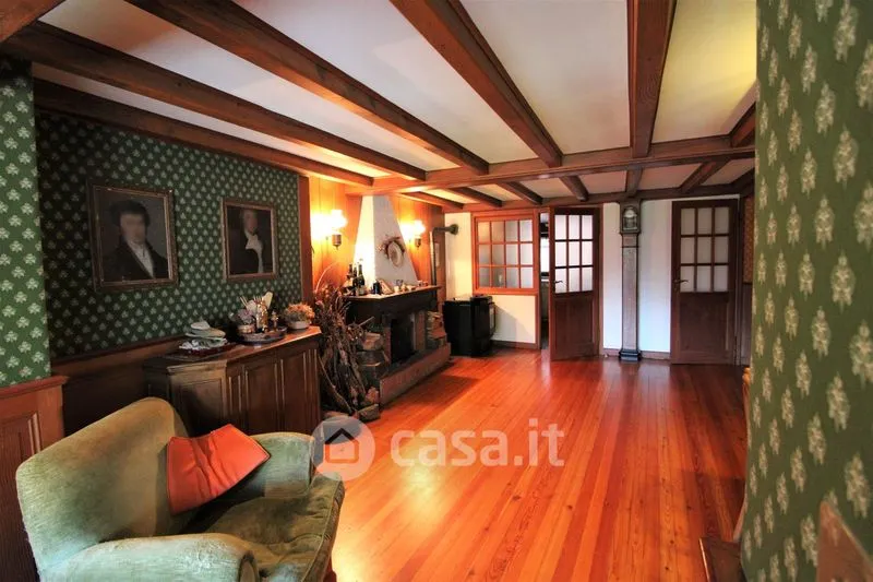 Séjour - Two-Storey Apartment with Town Centre View in Rima