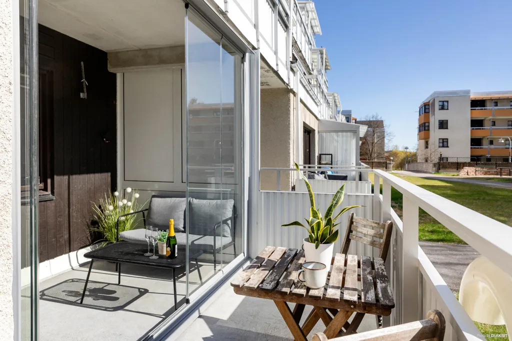 Balcon - Charming Apartment with Sunny Terrace in Kista
