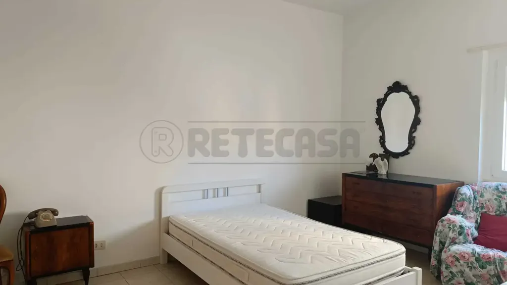 Chambres - Rear-Facing Apartment with Terrace in Ladispoli