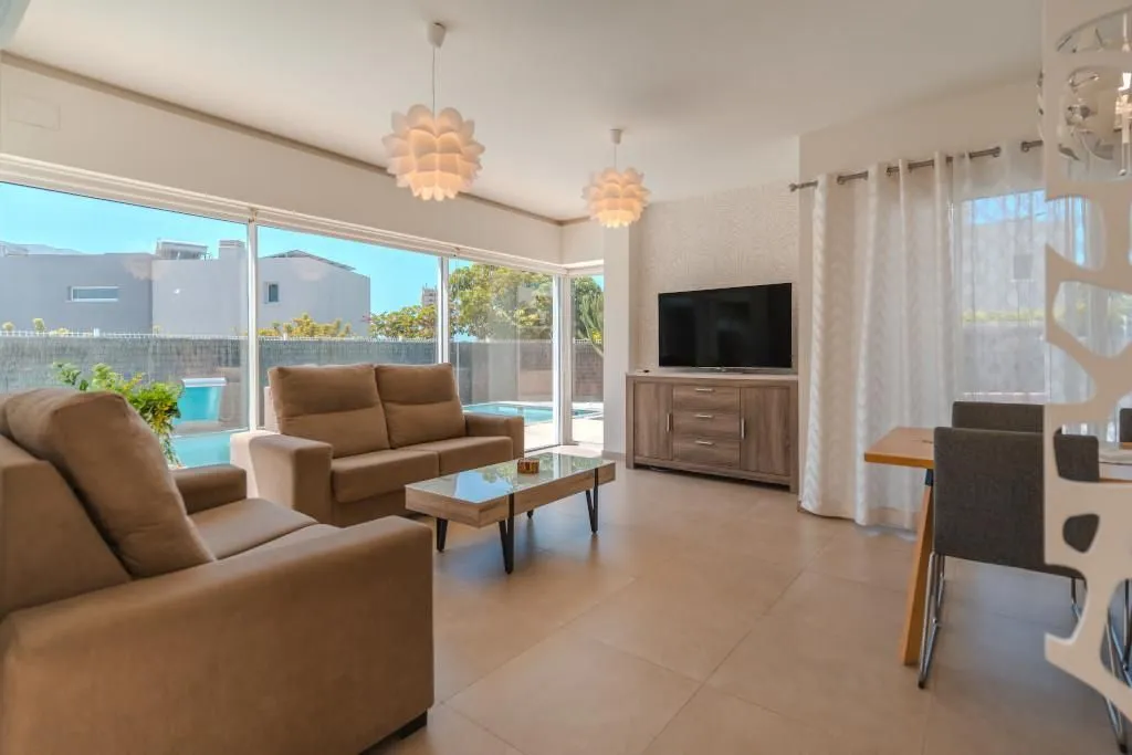 Elutuba - Luxury Villa with Pool in Playa Paraiso