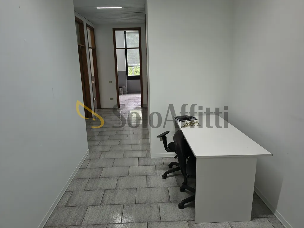 3-toaline ärihoone asukohas Sassuolo