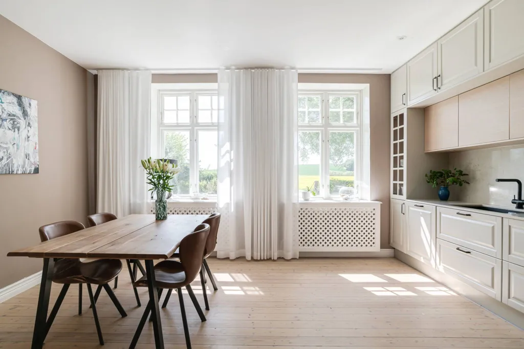 Salle à manger - Charming Villa with Park-like Garden in Härslöv