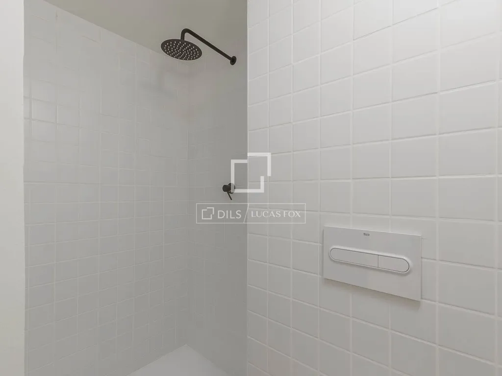 Salles de bain - Renovated Apartment with Mezzanine in Eixample, Barcelona