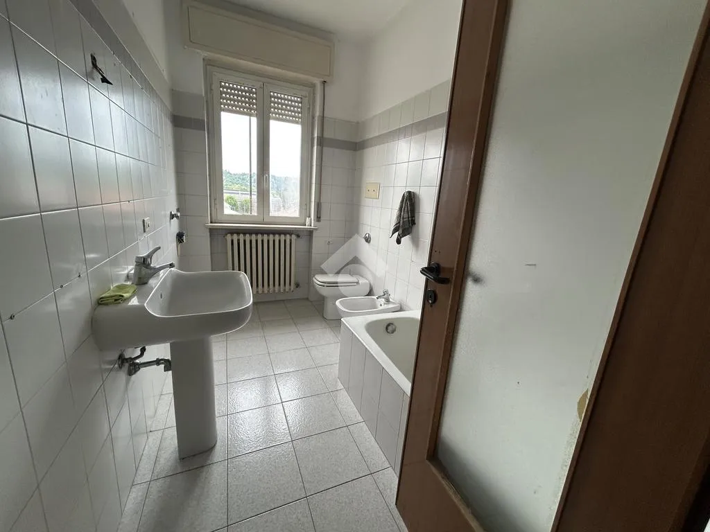 Vannitoad - Quadrilocale with Balcony View in Sorisole