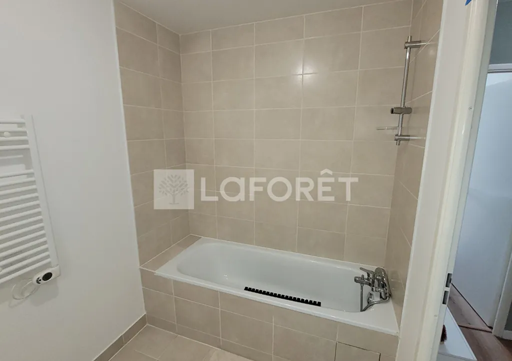 Salles de bain - Appartement Lumineux avec Balcon à Thiais