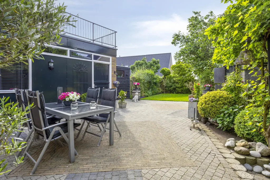 Terrass - Semi-Detached Home with Workshop in Honselersdijk