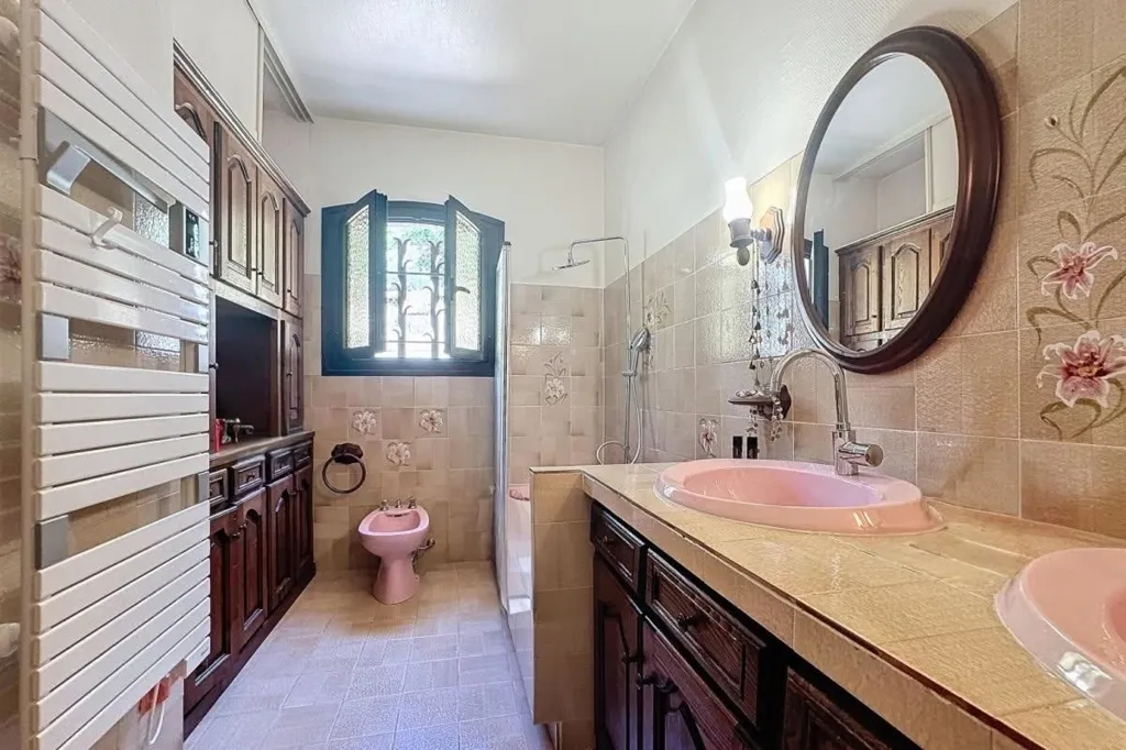 Salles de bain - Villa avec Piscine au Calme à Falicon