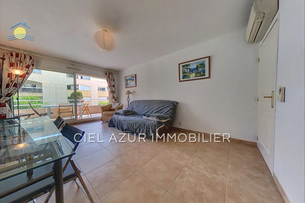 Soggiorno - Student-Friendly Flat with Terrace in Antibes