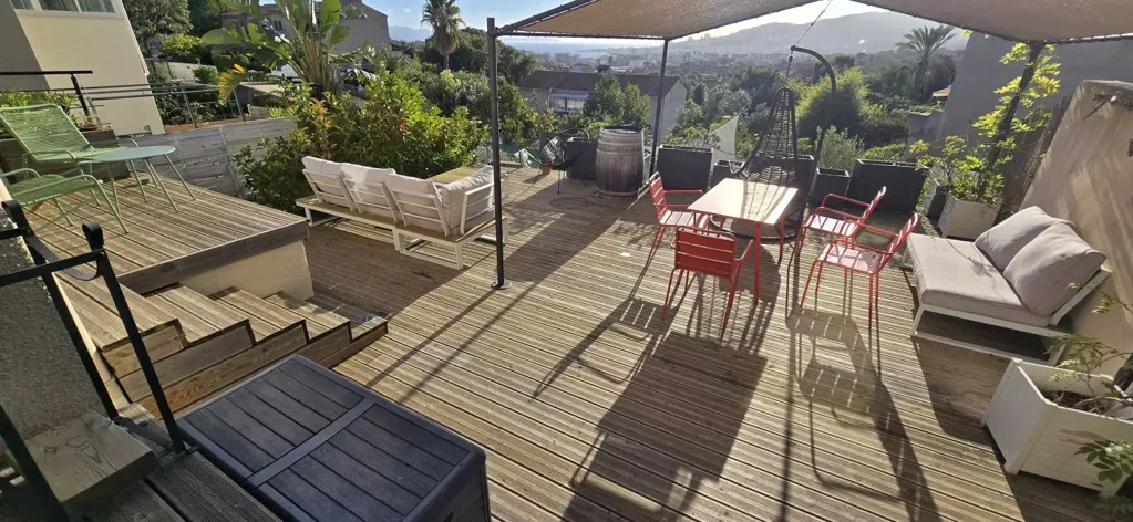 Terrasse - Villa avec Piscine et Vue Mer à Ajaccio