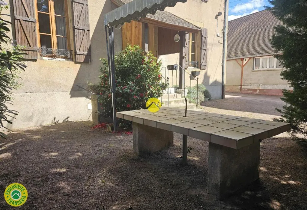 Terrasse - Character House with Garden in Cosne d'Allier