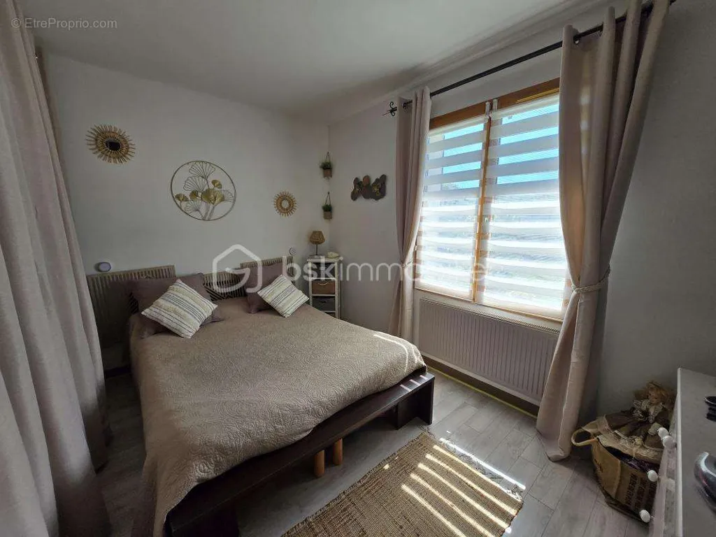 Magamistoad - Single-Storey House with Terrace in Cuffy