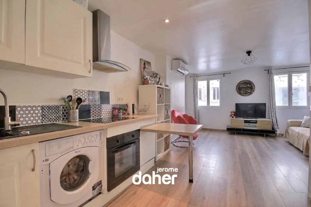 Köök - Bright 2-Bedroom Apartment in Marseille Centre