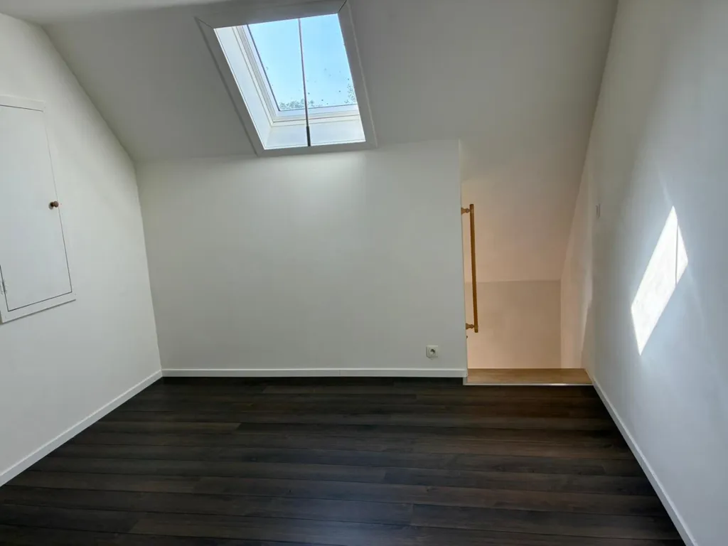 Toad - Spacious Open Plan House with Garden in Kortemark