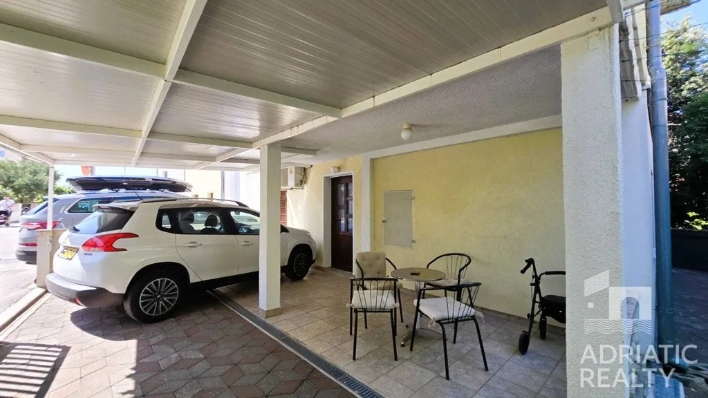 Garaaž - Two-Bedroom Apartment with Terrace in Vodice