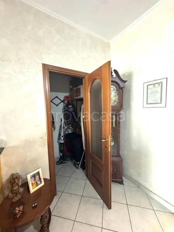 Esik - Bright Two-Bedroom Apartment with Balcony in Rivoli
