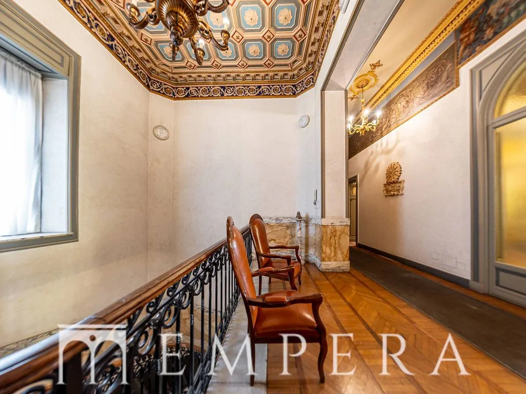 Entrée - Coppedè Style Townhouse in Central Rome