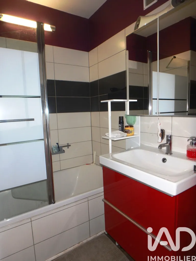 Salles de bain - Appartement rénové avec balcon à La Tronche