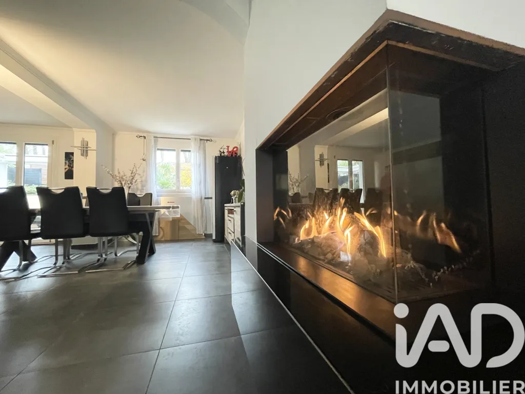 Elutuba - Family House with Pool in Saint-Germain-Les-Corbeil