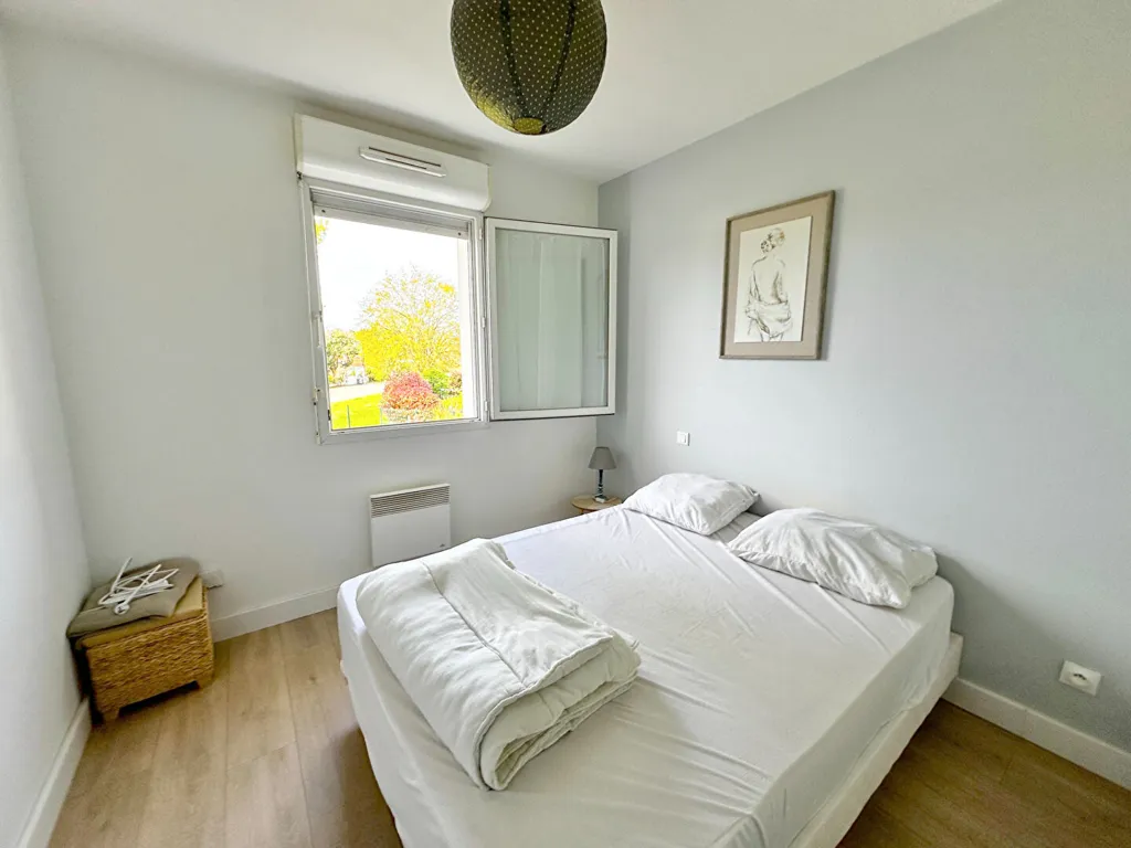 Chambres - Appartement Rénové avec Balcon et Piscine à Cazaux