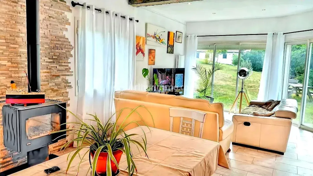 Séjour - Villa Moderne au Calme avec Jardin à Burlats