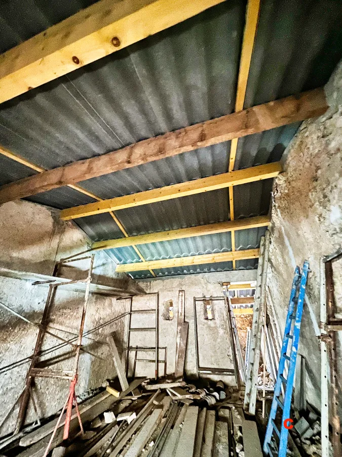 Pièces - Remise à Aménager avec Jardin au Centre de Correns