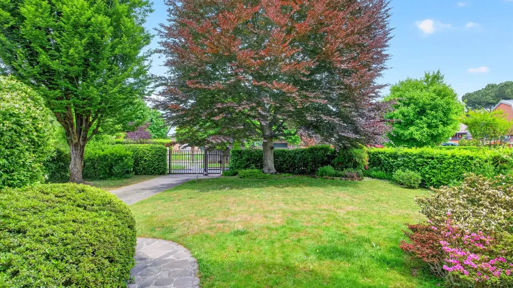 Aed - Villa with Private Garden in Arese