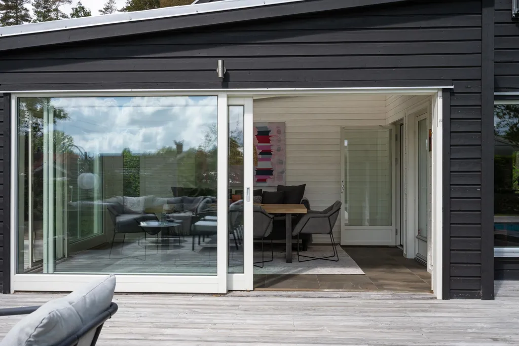 Terrass - Luxury Villa with Pool in Ekängen