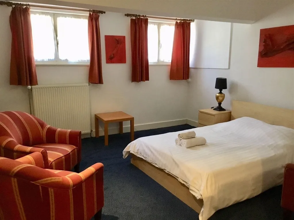 Camere da letto - House Divided into Studios in EU Quarter