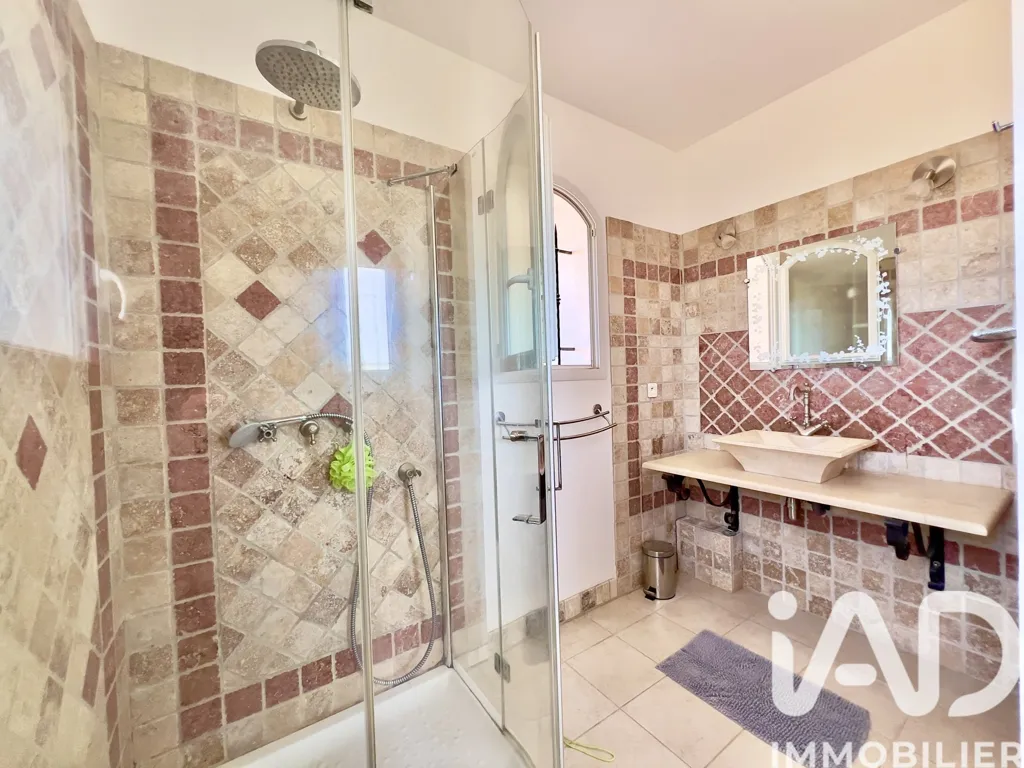Salles de bain - Villa avec Piscine et Vue Dégagée à Saint-Aygulf