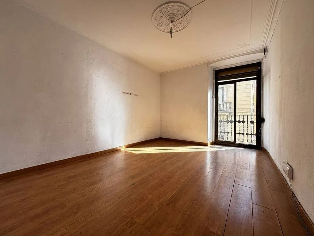 Pièces - Historic Apartment with Terrace in El Raval