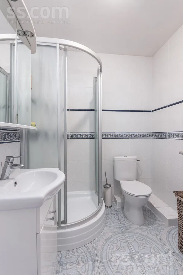 Salles de bain - 3-Bedroom Apartment with Terrace in Riga